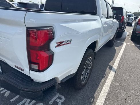 Used 2024 Chevrolet Colorado Z71 w/ Z71 Convenience Package 2 AWD/4WD image 8