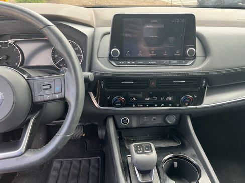 Used 2021 Nissan Rogue SV w/ Premium Package FWD image 18