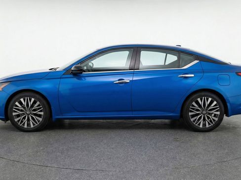 Used 2025 Nissan Altima 2.5 SV image 5