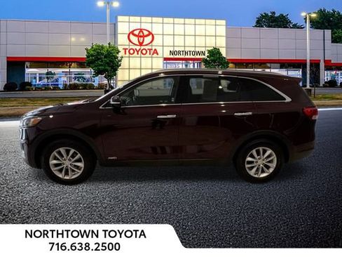 Used 2018 Kia Sorento LX image 2