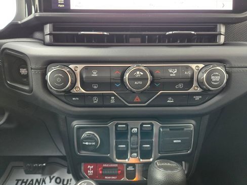 Used 2026 Jeep Gladiator Mojave AWD/4WD image 27