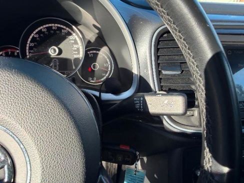 Used 2014 Volkswagen Beetle 2.5 image 23