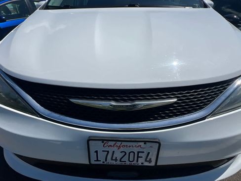 Used 2021 Chrysler Voyager Lxi image 12