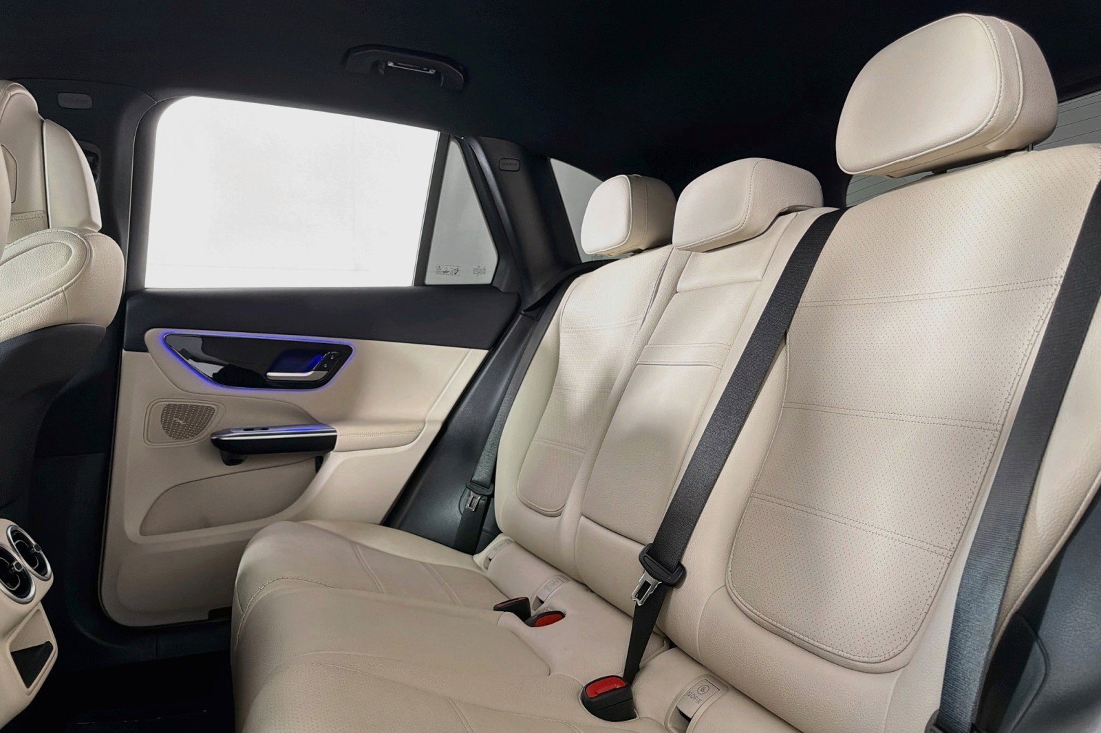 Certified 2025 Mercedes-Benz GLC 300 image 9