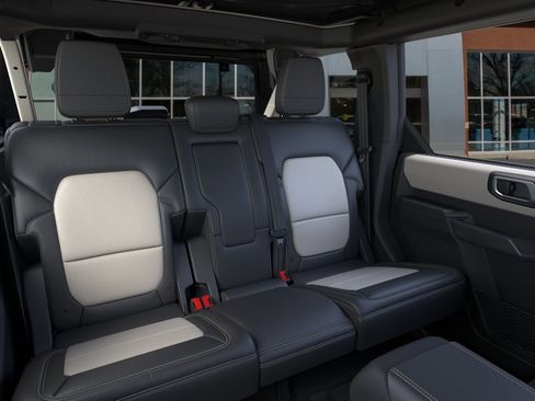 New 2026 Ford Bronco Outer Banks w/ Sasquatch Package image 11