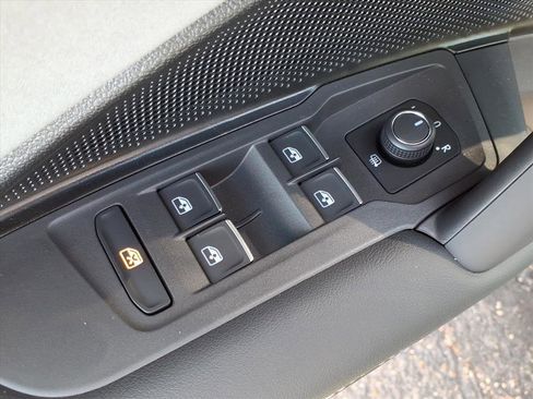 New 2025 Volkswagen Tiguan SE R-Line image 13