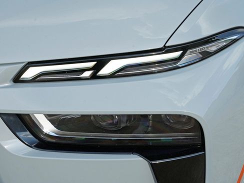 Used 2023 BMW X7 xDrive40i w/ M Sport Package AWD/4WD image 61