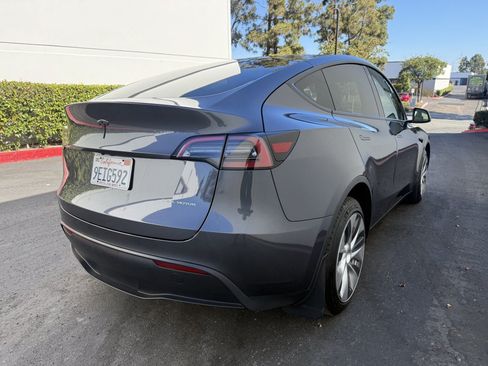 Used 2023 Tesla Model Y Long Range AWD/4WD image 3