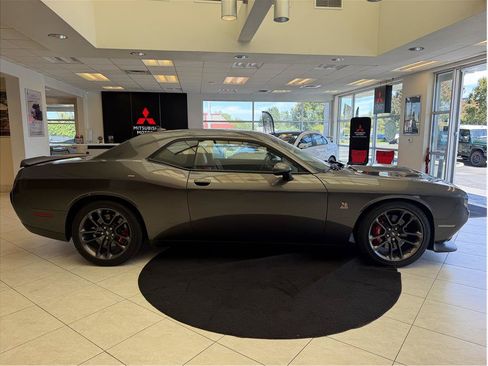 Used 2021 Dodge Challenger R/T Scat Pack RWD image 4