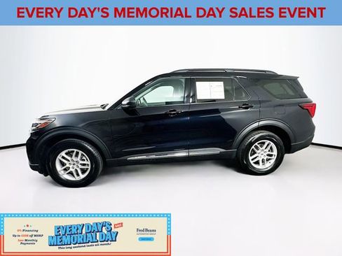 Used 2025 Ford Explorer Active AWD/4WD image 4