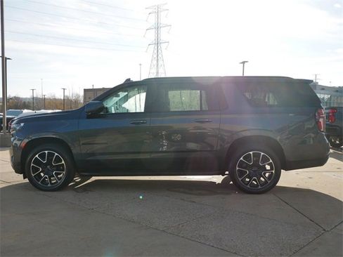 Used 2021 Chevrolet Suburban RST image 4