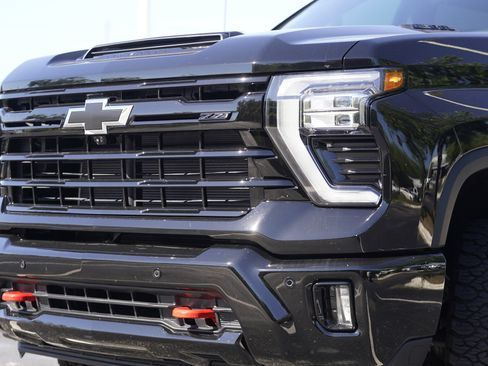 Used 2025 Chevrolet Silverado 2500 LT w/ Trail Boss Package AWD/4WD image 34