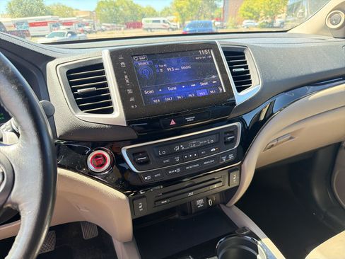 Used 2017 Honda Pilot Touring image 12