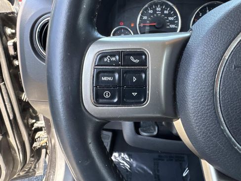 Used 2011 Jeep Patriot Latitude FWD image 43