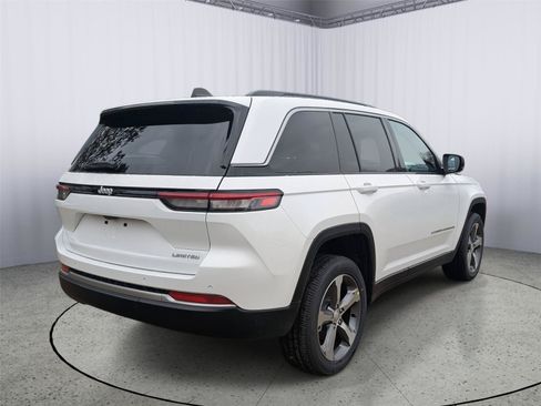 New 2026 Jeep Grand Cherokee Limited RWD image 3