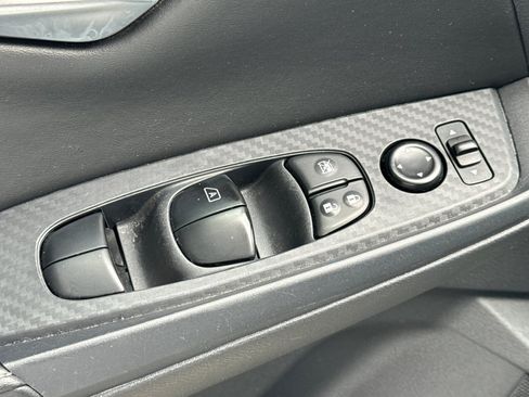 Used 2025 Nissan Sentra SV FWD image 14