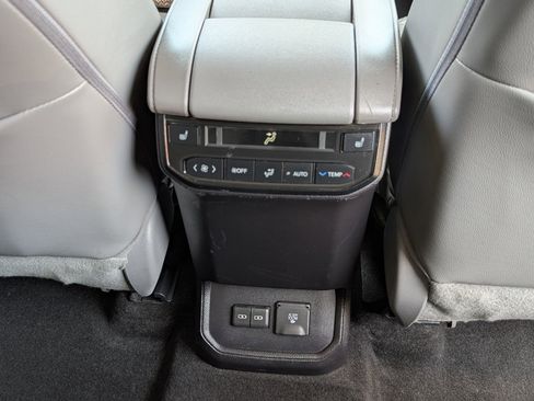 Used 2023 Toyota Highlander Platinum AWD/4WD image 8