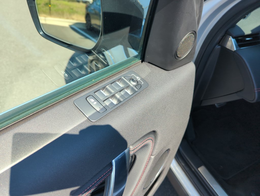 Used 2020 Land Rover Discovery Sport SE R-Dynamic AWD/4WD image 19