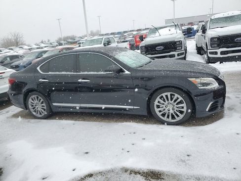 Used 2013 Lexus LS 460 AWD w/ Comfort Pkg image 3