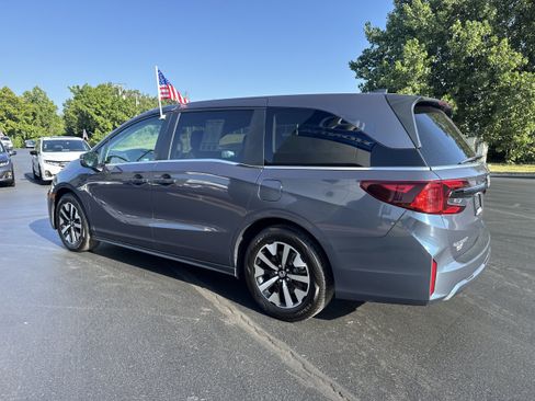 Used 2025 Honda Odyssey EX-L image 3