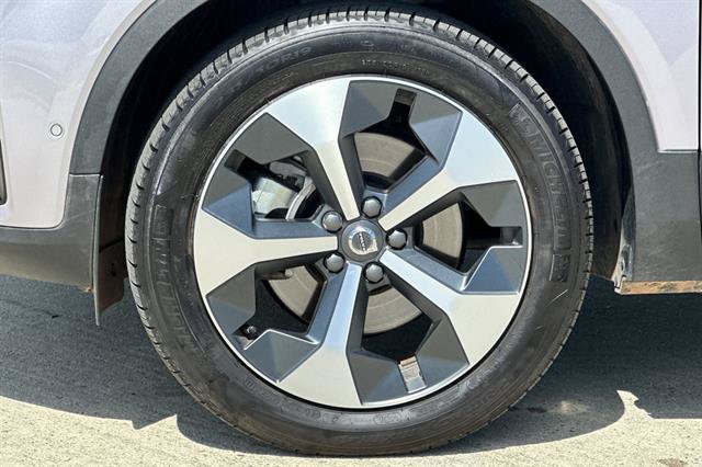Certified 2026 Volvo XC40 B5 Plus AWD/4WD image 31