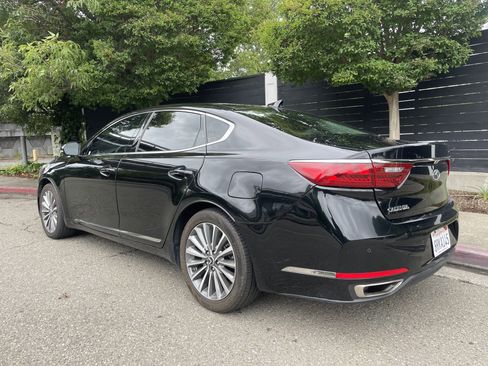 Used 2019 Kia Cadenza Premium image 3