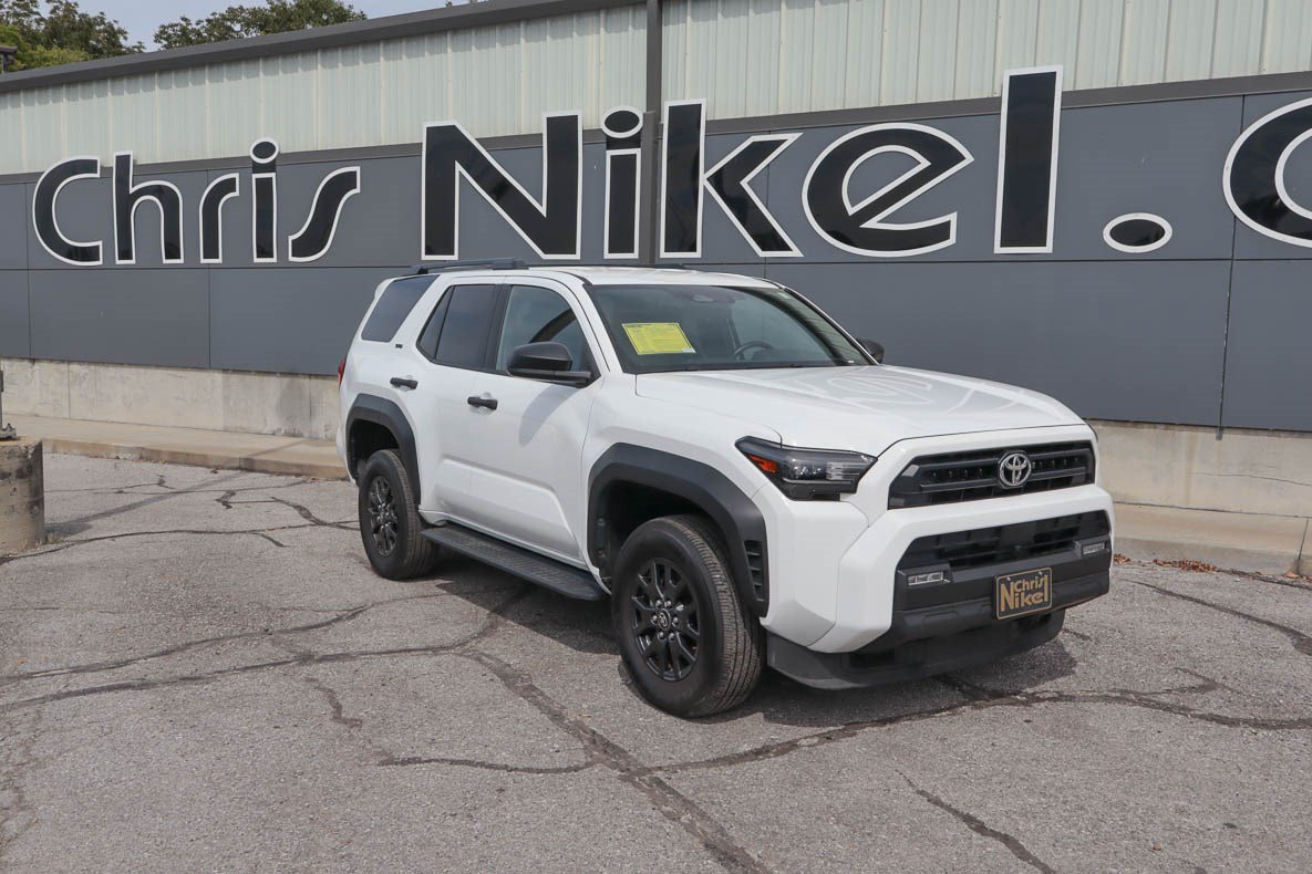 Used 2025 Toyota 4Runner SR5 AWD/4WD image 1
