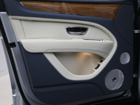 New 2025 Bentley Bentayga Extended Wheelbase image 14