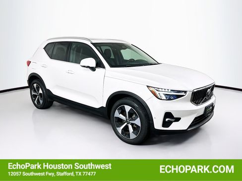 Used 2025 Volvo XC40 B5 Plus AWD/4WD image 1