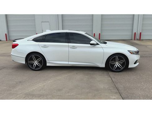 Used 2022 Honda Accord Touring image 9