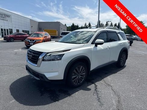 Certified 2024 Nissan Pathfinder SL w/ SL Premium Package AWD/4WD image 4