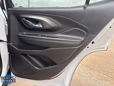 Used 2024 GMC Terrain SLT image 24