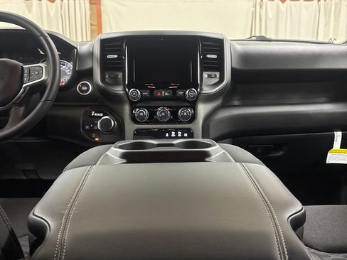 New 2026 RAM 1500 Express AWD/4WD image 18