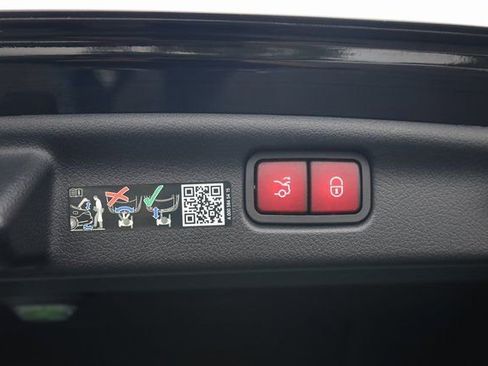 Used 2024 Mercedes-Benz C 300 4MATIC Sedan image 23