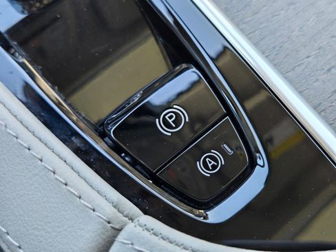 Certified 2025 Volvo XC90 T8 Plus w/ Protection Package Premier AWD/4WD image 24