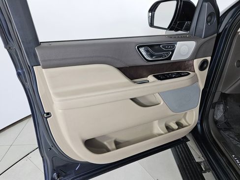 Used 2022 Lincoln Navigator Reserve image 11