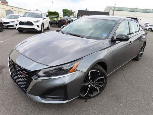 Used 2024 Nissan Altima 2.5 SR FWD image 4