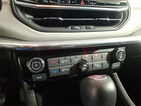 Used 2024 Jeep Compass Limited image 10