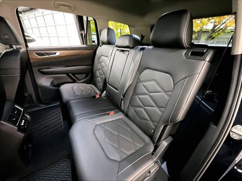 Used 2025 Volkswagen Atlas SE w/ Black Wheel Package image 27