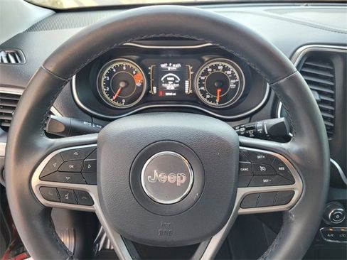 Certified 2019 Jeep Cherokee Latitude Plus w/ Comfort/Convenience Group image 29