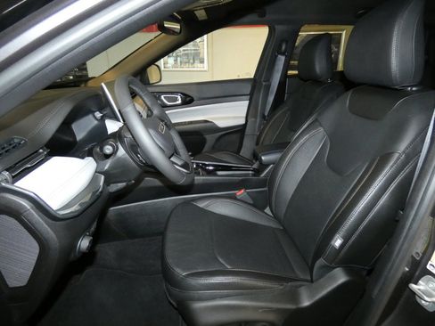 Used 2024 Jeep Compass Limited w/ Elite Group image 9