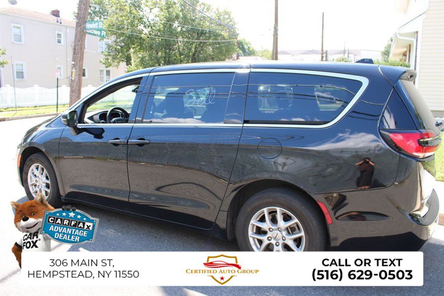 Used 2025 Chrysler Pacifica Select FWD image 8