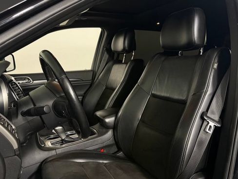 Used 2019 Jeep Grand Cherokee Altitude AWD/4WD image 17