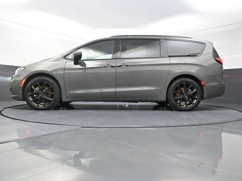 Used 2023 Chrysler Pacifica Touring-L w/ S Appearance Package FWD image 27