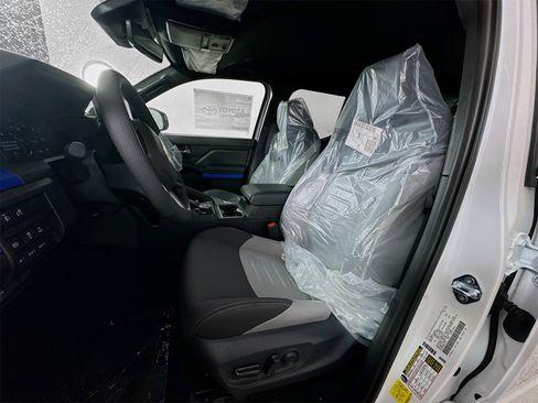 Certified 2025 Toyota Tacoma TRD Off-Road w/ TRD Off Road Upgrade Package image 10