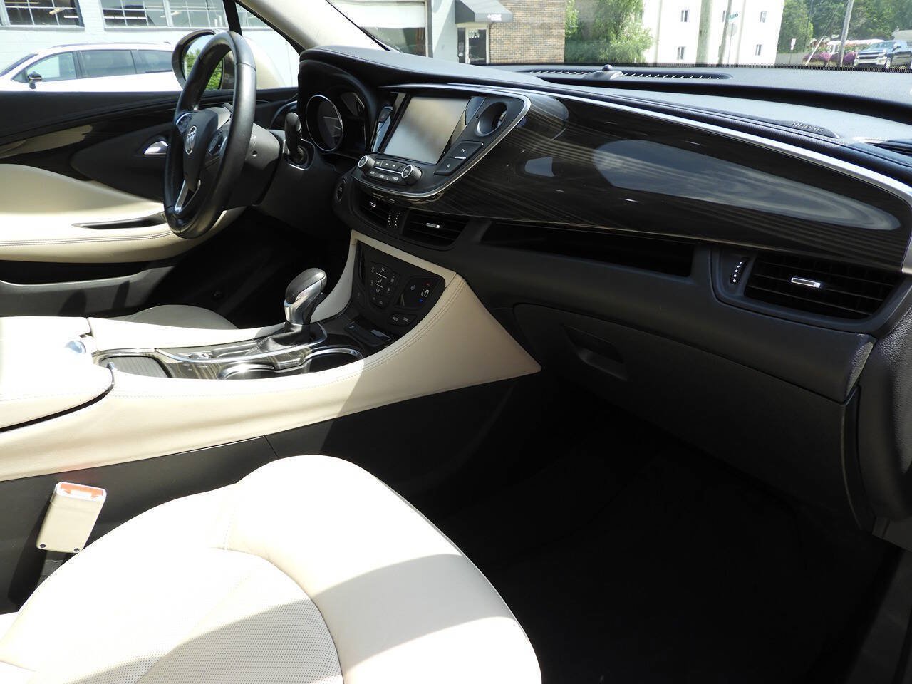 Used 2019 Buick Envision Essence AWD/4WD image 37
