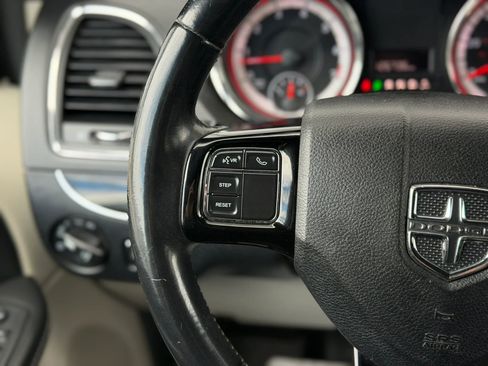 Used 2018 Dodge Grand Caravan SXT FWD image 24
