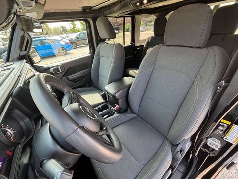 Used 2025 Jeep Wrangler Unlimited Sport AWD/4WD image 35