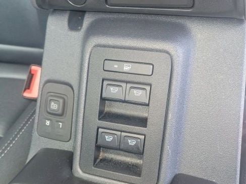 Used 2025 Ford Bronco Badlands image 15