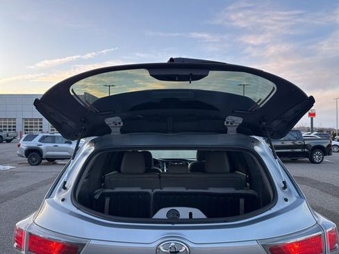 Used 2015 Toyota Highlander XLE image 13